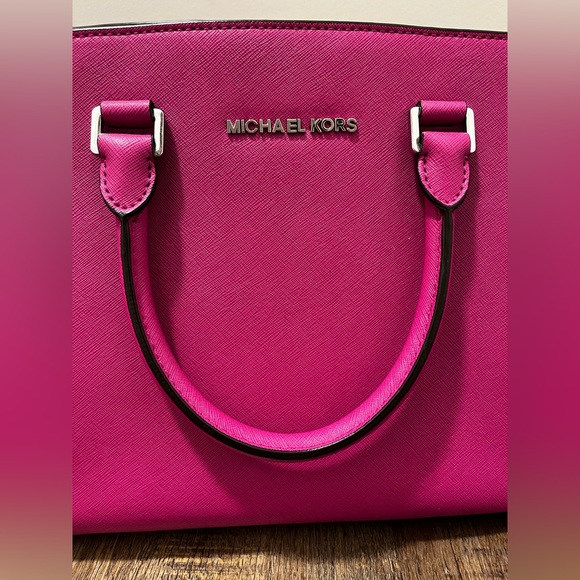 Michael Kors magenta purse - Picture 7 of 12